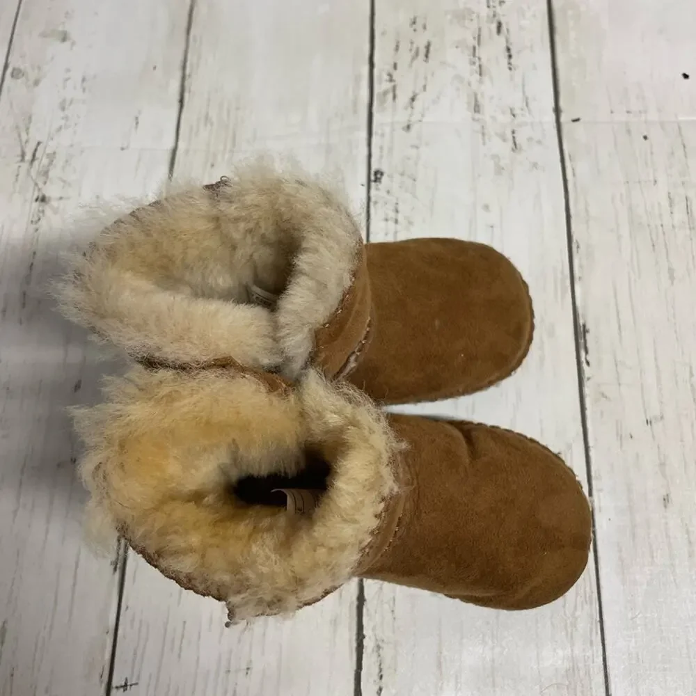 UGG Erin suede bootie for infants in chestnut color size medium
